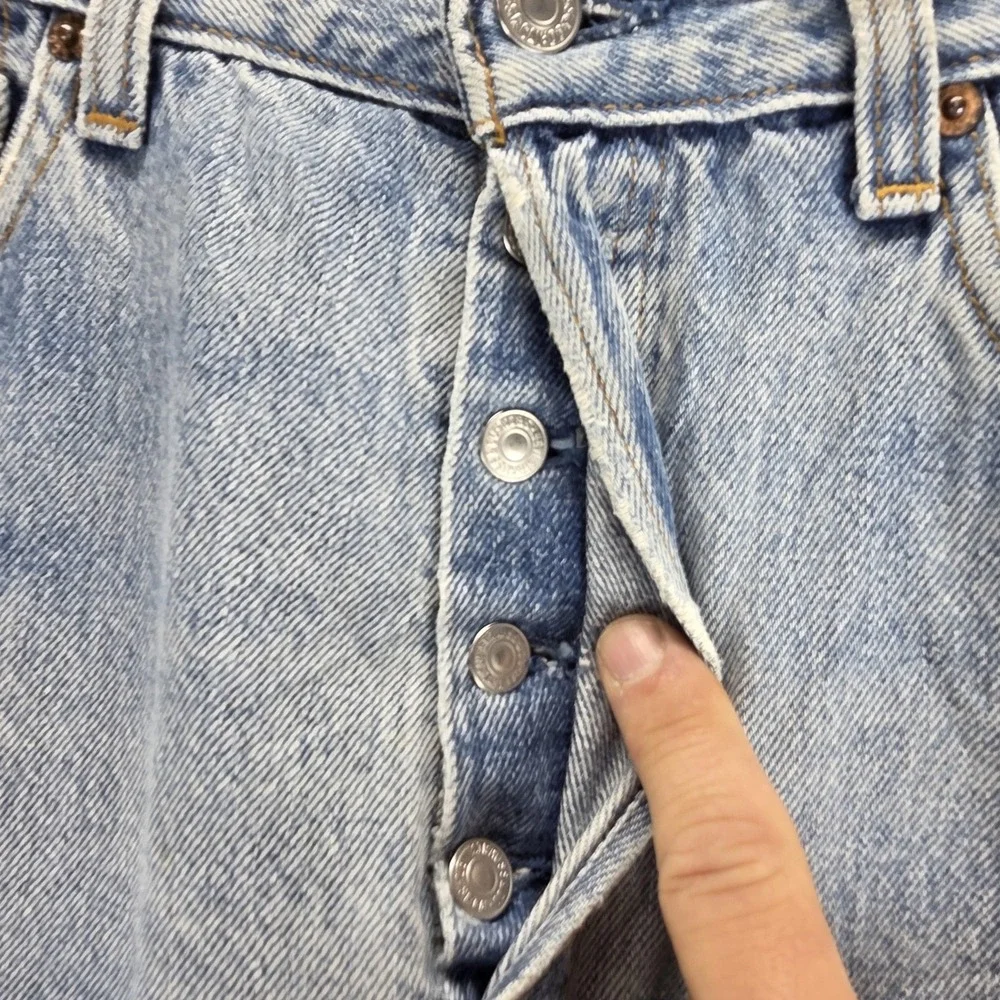 Vintage Levis 501 Jeans Mens 30x32 Blue Straight Light Wash Button Fly Made USA